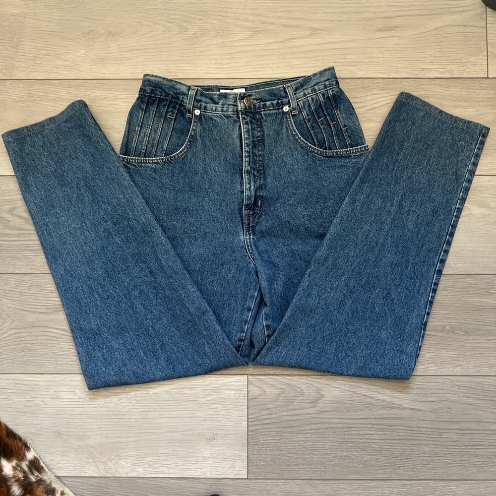 Vintage High-Waisted Denim Mom Jeans with Pocket Details
